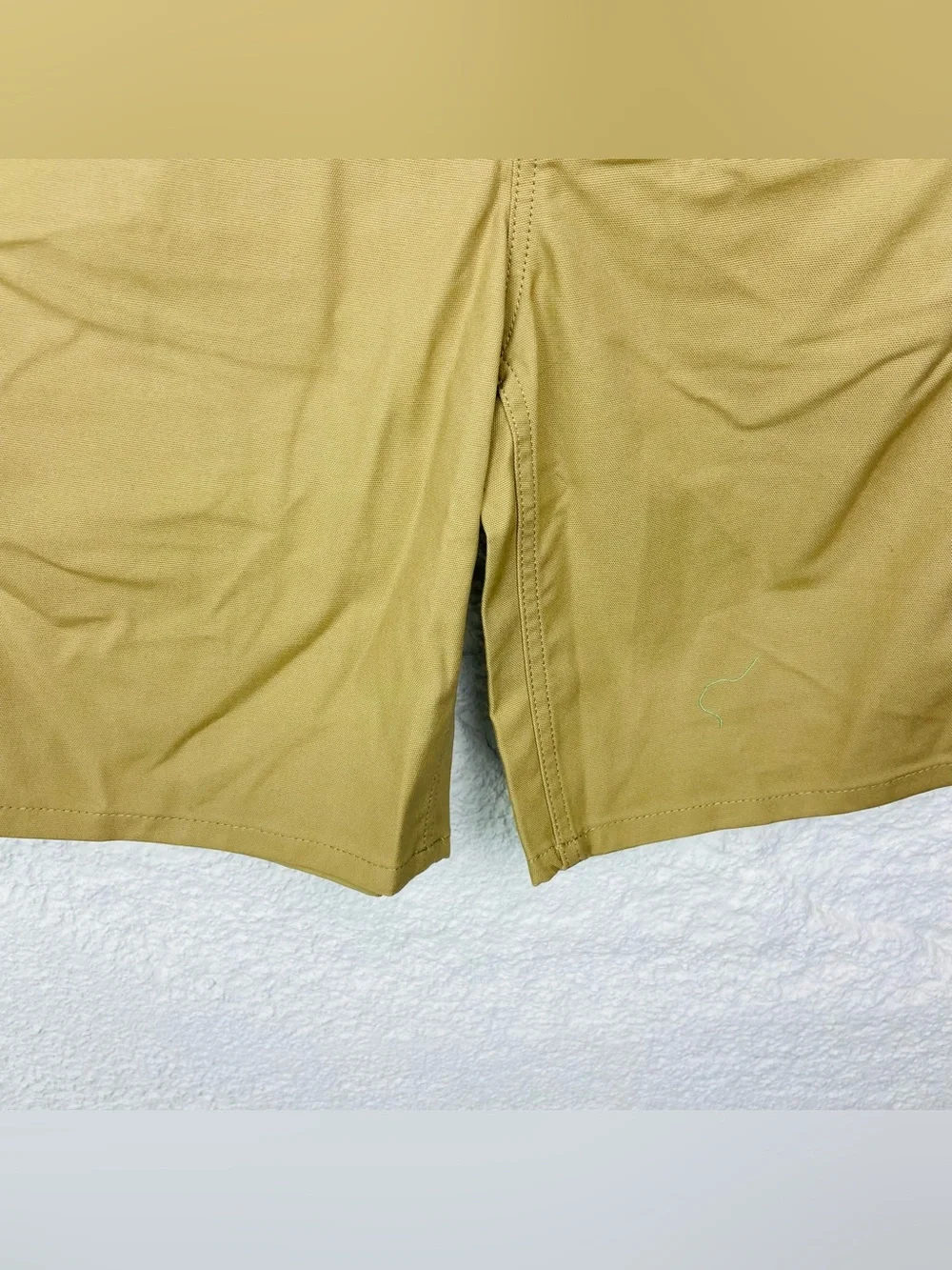NWT Carhartt rugged professional loose fit Tan Work Bermudas - Straight Fit SZ 4